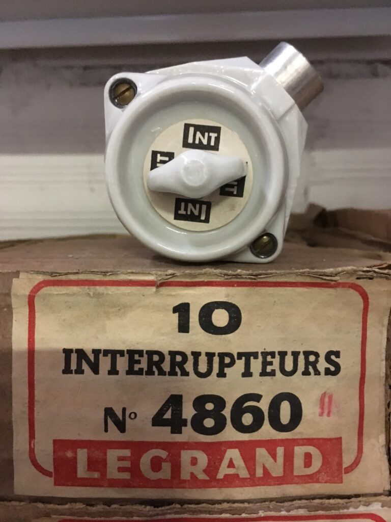 Interrupteur ancien porcelaine Legrand 1920