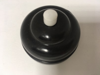 Bouton de Sonnette Ancien en Plastique Brun/Noir avec Bouton Poussoir Blanc